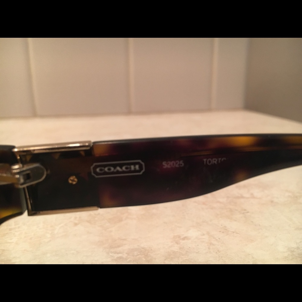 Rare designer Coach Tortoise Sun Glasses - Picture 4 of 6
